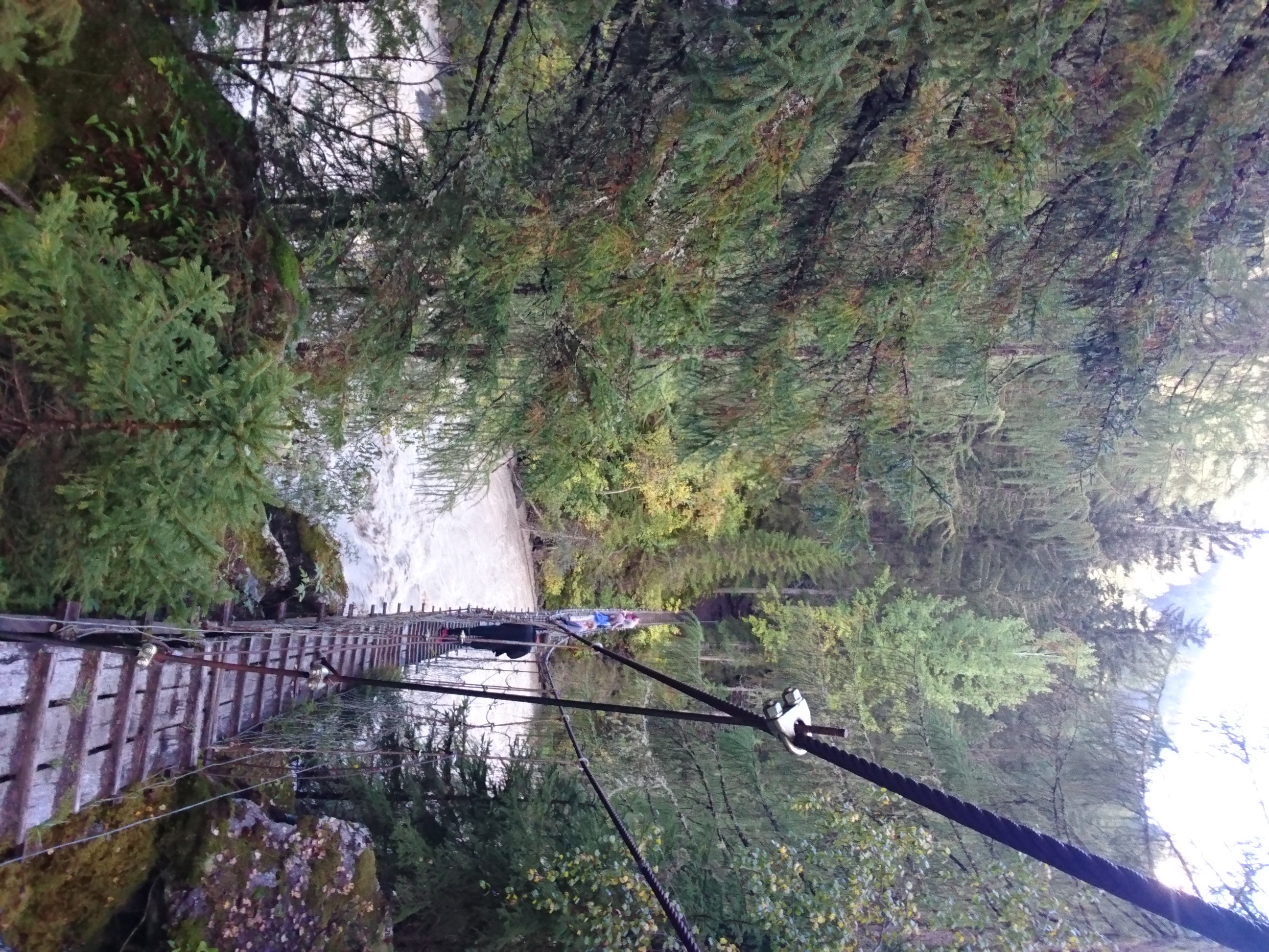 Hängebrücke über der Ardezer Schlucht am Himmelsgucker